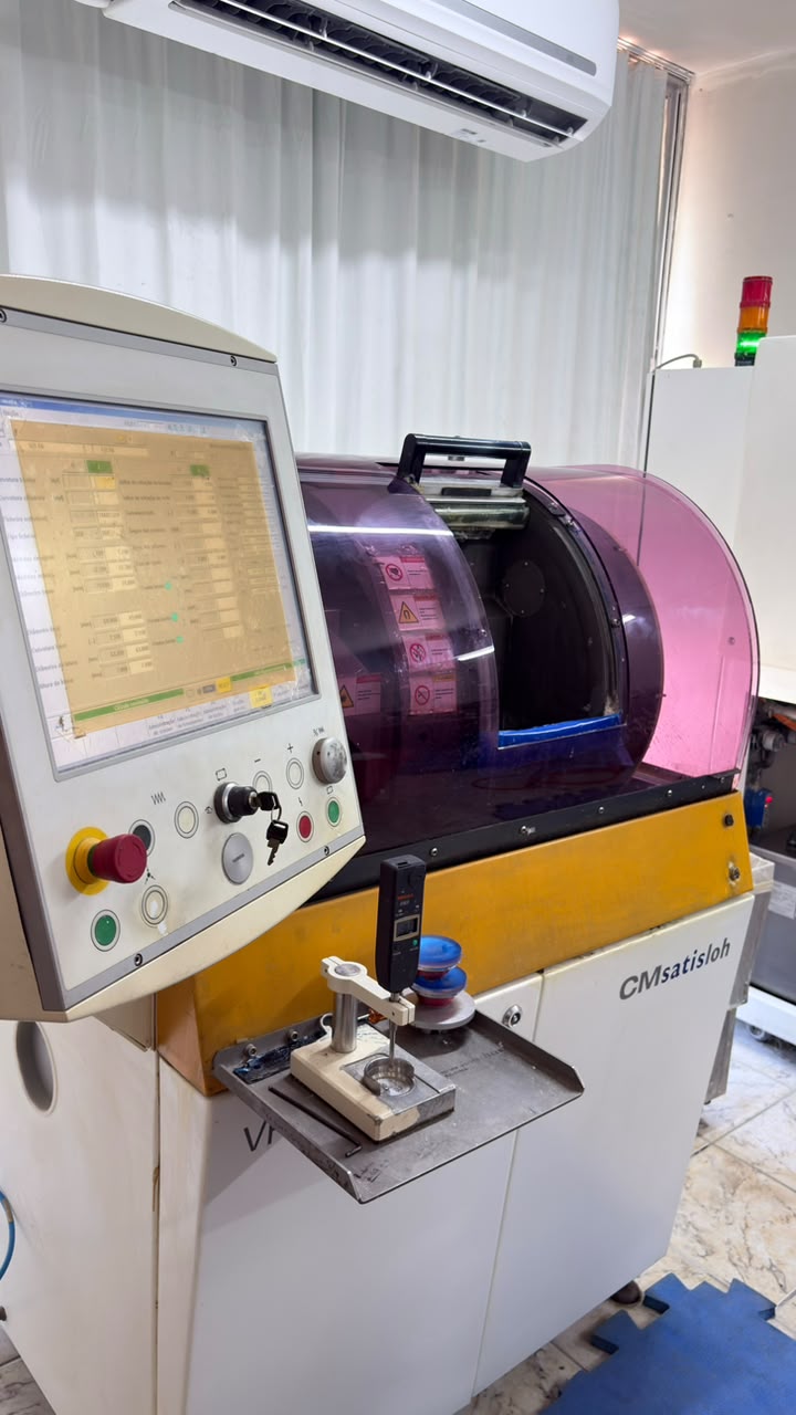 Equipamento digital preparado para a produção de lentes
