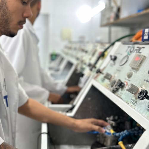 Equipamento óptico em operação
